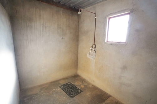 Showers with hot water at Little Sossus Camping Sesriem